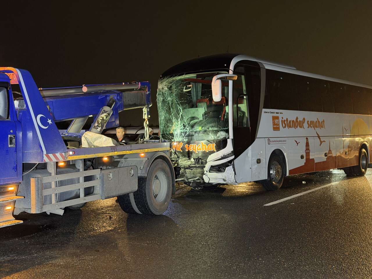 Konya plakalı TIR zincirleme kazaya karıştı! Çok sayıda yaralı var 16